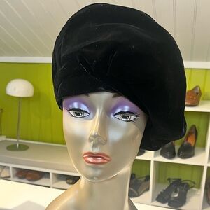 Vintage 1960s Black Velvet Oversized Beret